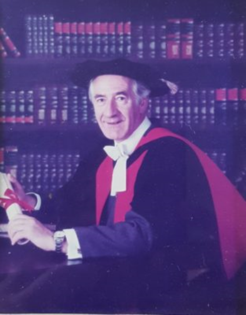 2 Pattaya Foreigners Fighting get Distracted